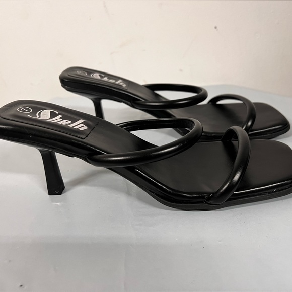 💥3/$15💥NEW - Shein Women’s pyramid heel, black Mule Sandals - Size 7 - Picture 6 of 8
